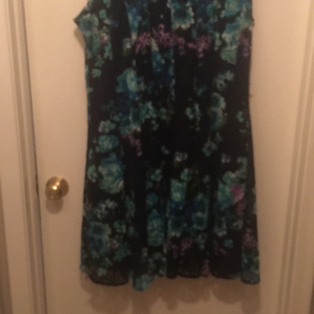Dress - Picture 2 of 5